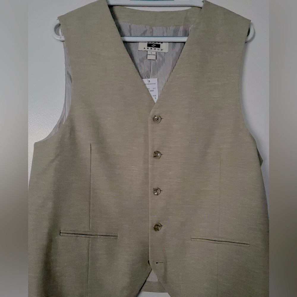 2 mens Joseph Abboud vests.